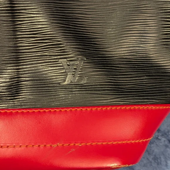 LOUIS VUITTON GM Epi Noe Shoulder / Bucket Bag With COA - Picture 8 of 14